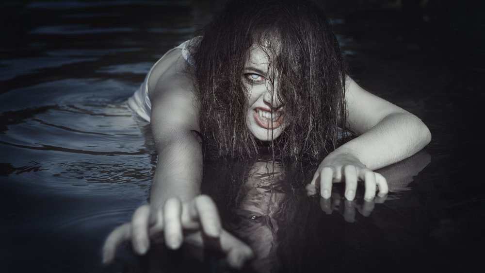 Девушка-призрак в воде