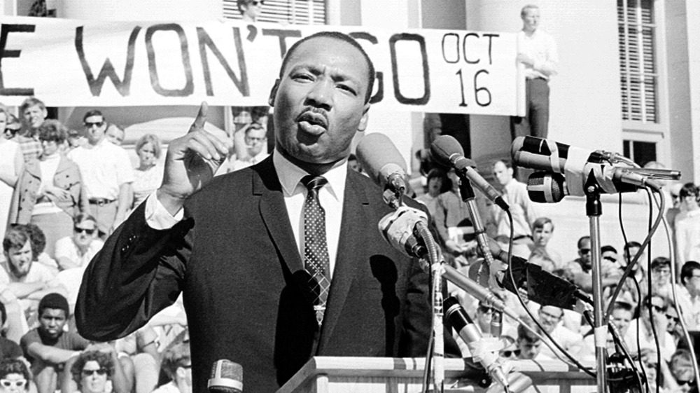 Мартин Лютер Кинг обращается к толпе