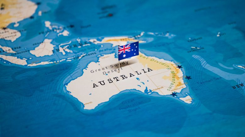 Флаг Австралии на карте мира