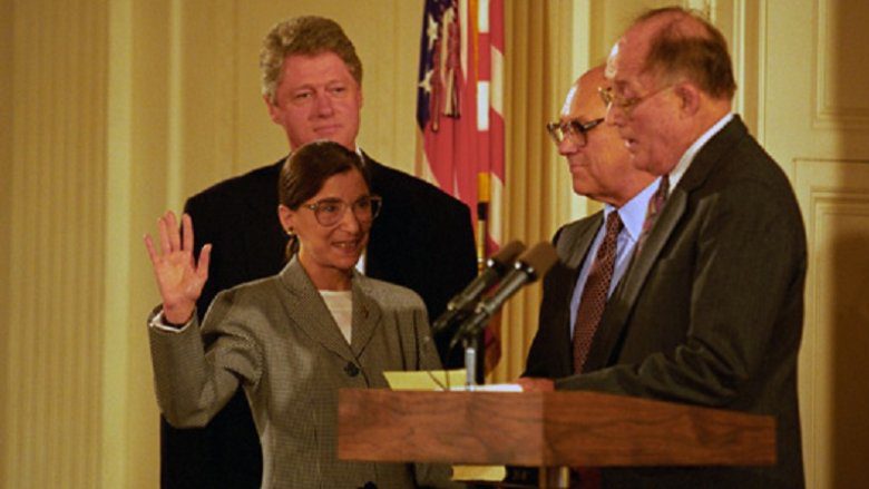 Рут Бейдер Гинзбург и Билл Клинтон на церемонии принятия присяги