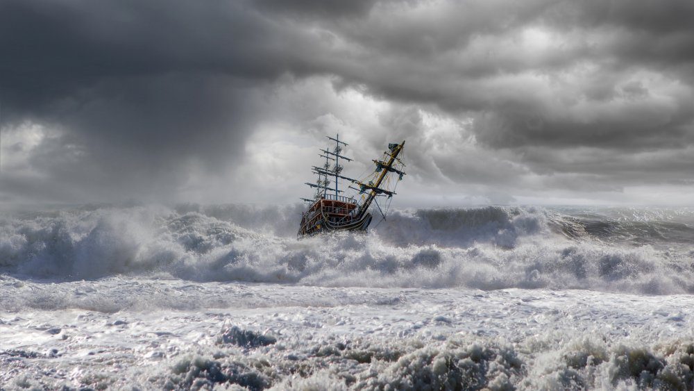 Картина с изображением корабля, попавшего в страшный шторм