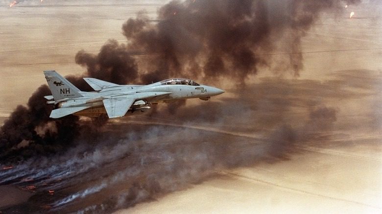 Американский F-14 во время войны в Персидском заливе