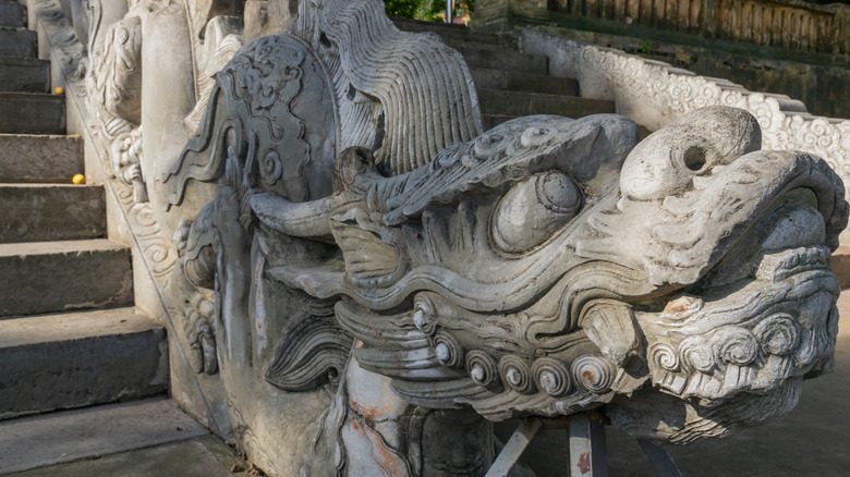 каменный дракон вьетнамский дворец