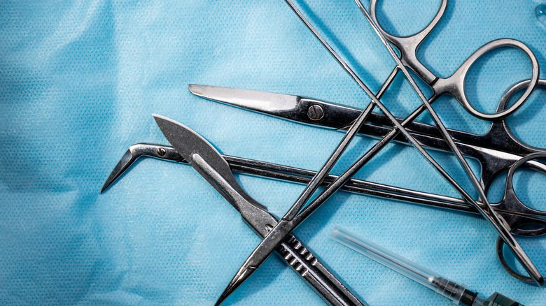 хирургические инструменты синий медицинский