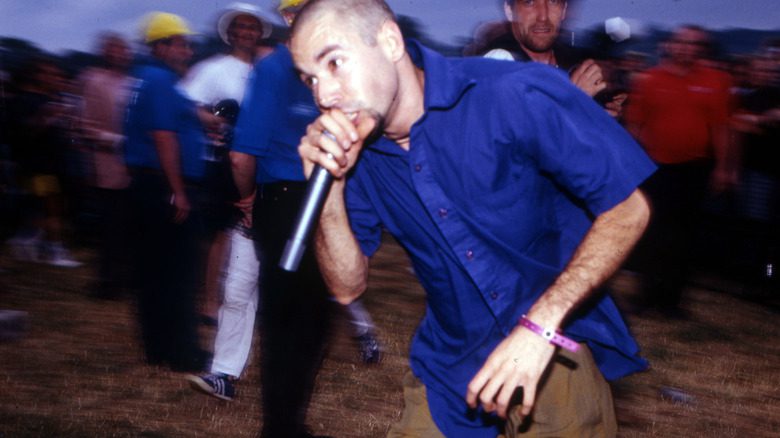 Адам Яух выступает в 1990-х годах