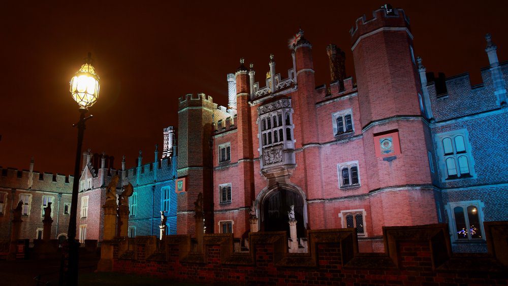 Дворец Хэмптон-Корт, королевские призраки Великобритании