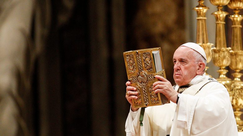Церемония пасхального бдения Папы Римского Франциска 