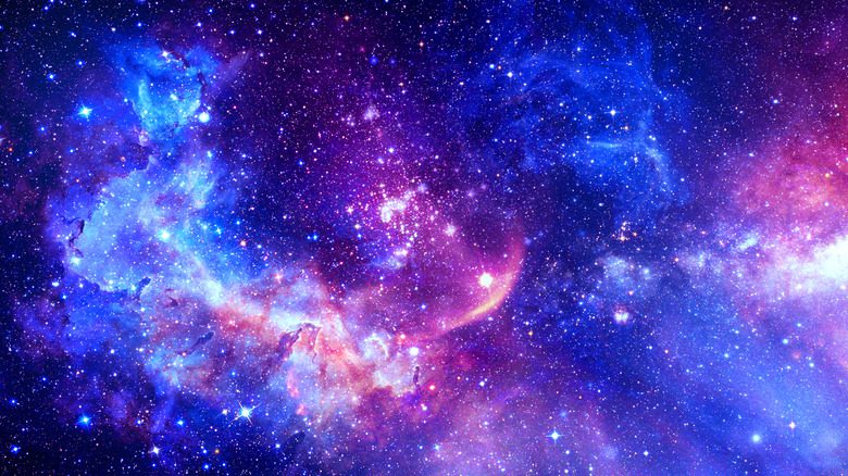 Красочные газовые облака в открытом космосе 