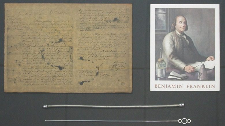 Гибкий катетер Бенджамина Франклина с рукописным документом