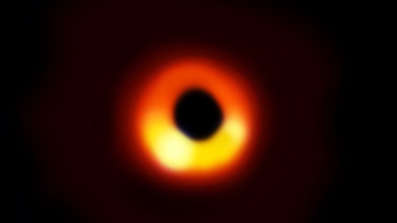 изображение черной дыры из космоса