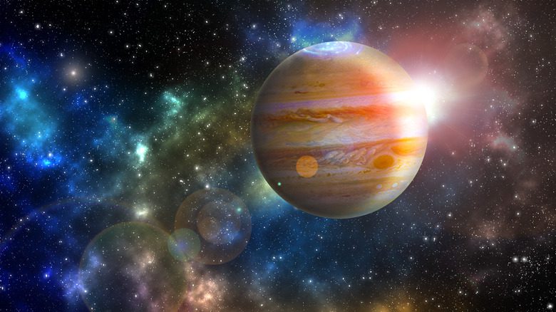 Юпитер в окружении космического пейзажа 