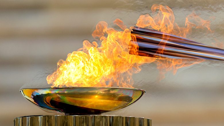 Зажжение олимпийского огня