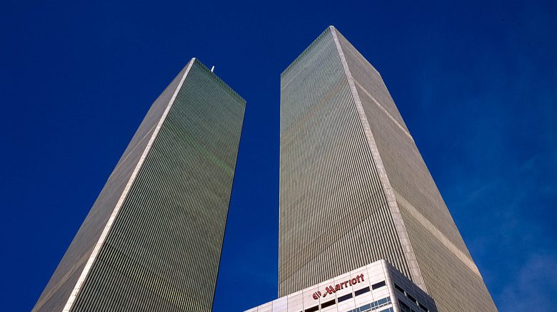 Всемирный торговый центр в 2001 году