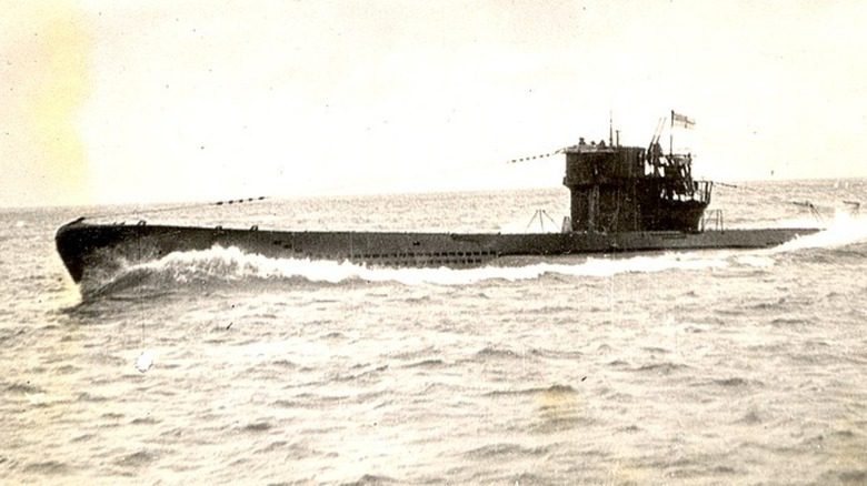 U-лодка в море