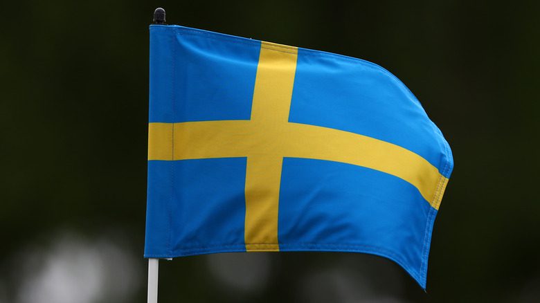 Развевающийся флаг Швеции