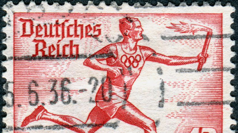 Немецкая почтовая марка, посвященная эстафете огня 1936 года