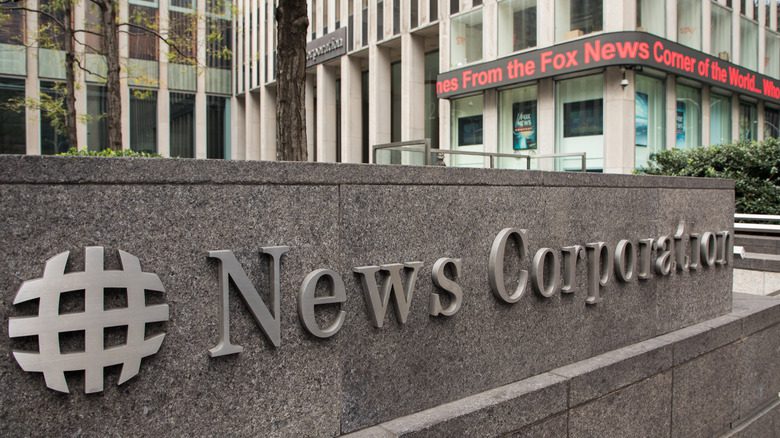 Знак News Corp