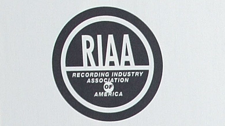 Логотип RIAA на белом фоне