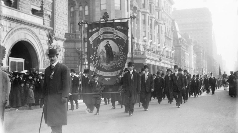 Парад в День святого Патрика, Манхэттен, 1901 год
