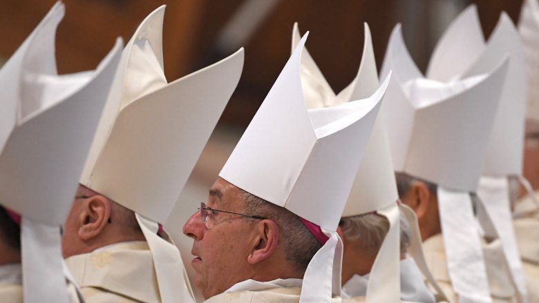 шляпы католических епископов