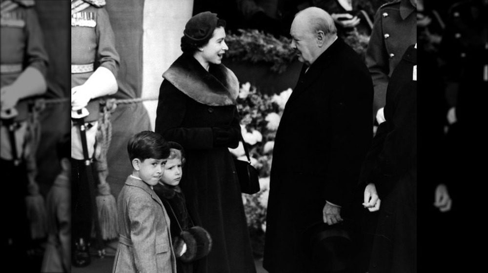 Уинстон Черчилль с королевой Елизаветой в 1953 году