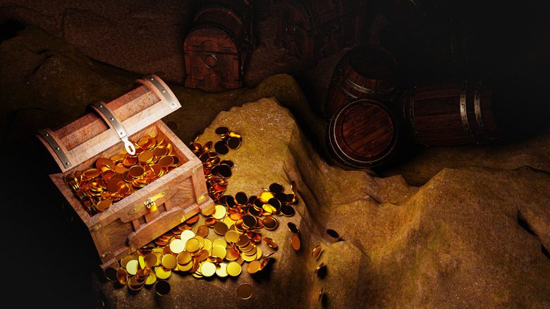Фото монет и сундука с сокровищами