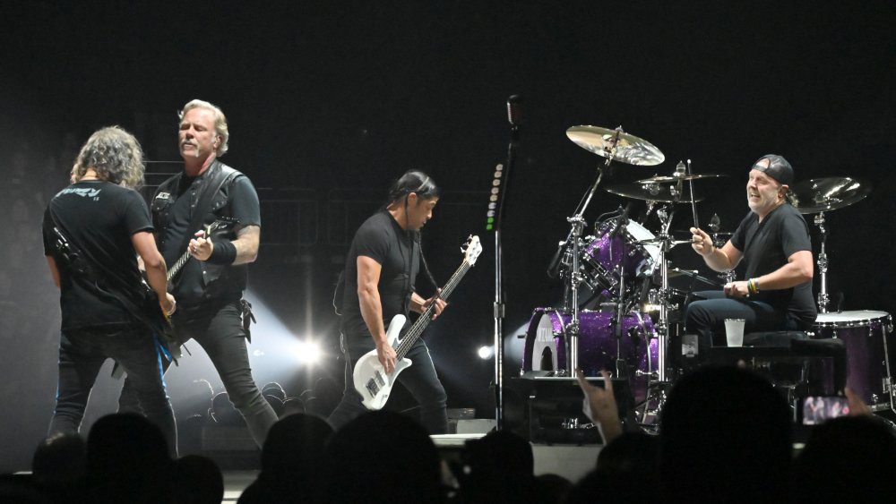Metallica играет перед живой аудиторией