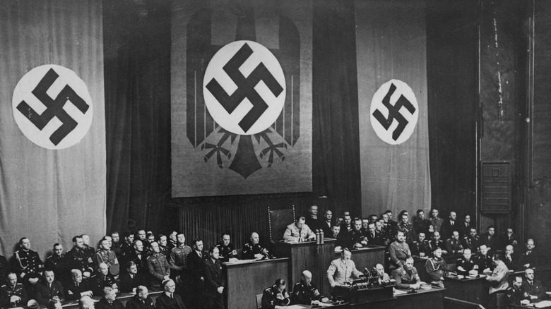 Адольф Гитлер выступает в 1936 году