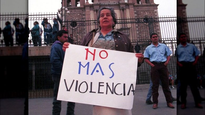 женщина протестует в мексике
