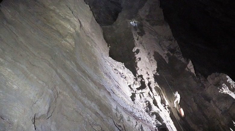 Batabunda pit in Veryovkina Cave 