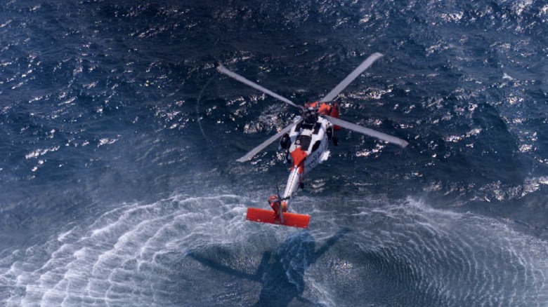 Вертолет в поисках самолета Джона Кеннеди-младшего