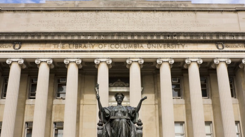Здание библиотеки университета Кумбия