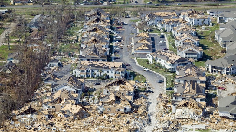 Разрушенные дома после урагана Катрина