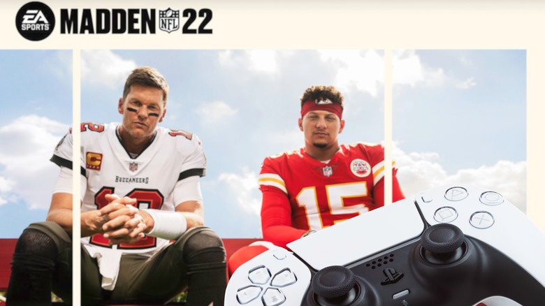 Контроллер PlayStation и игра Madden NFL