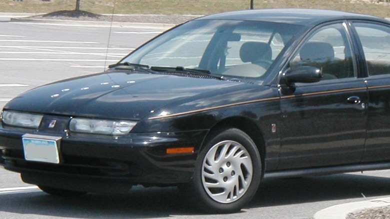 1996-1999 Saturn SL на парковке