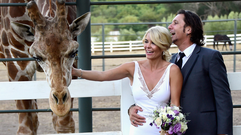 Свадебные фотографии Патрика Татопулоса и Кензи Вестмор с жирафом
