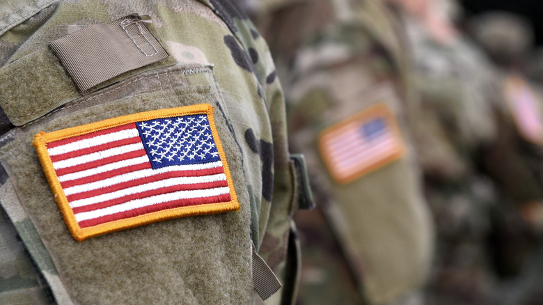 солдатская форма с нашивкой американского флага